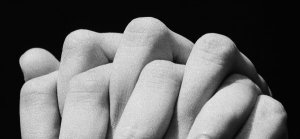 fingers praying