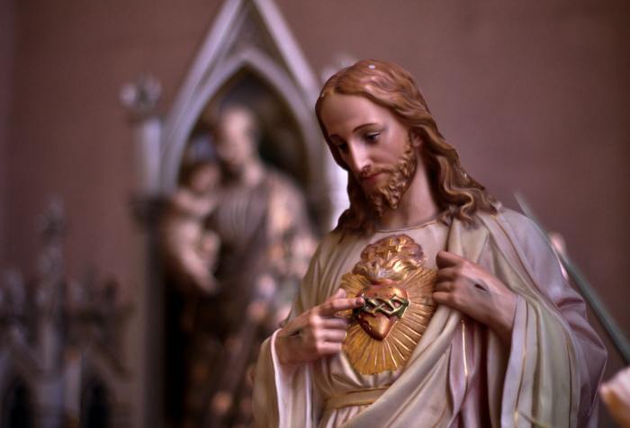 statue of the Sacred Heart of Jesus