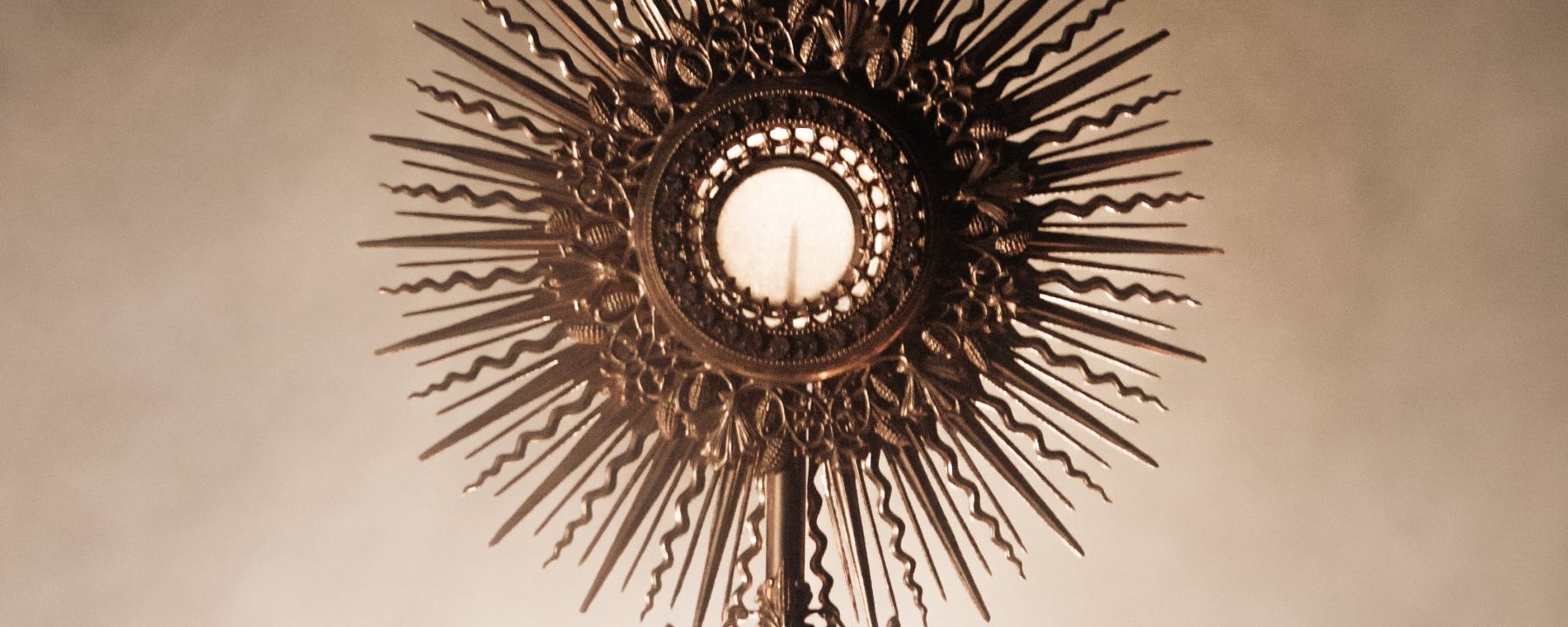 A monstrance with the real presence at Eucharistic adoration